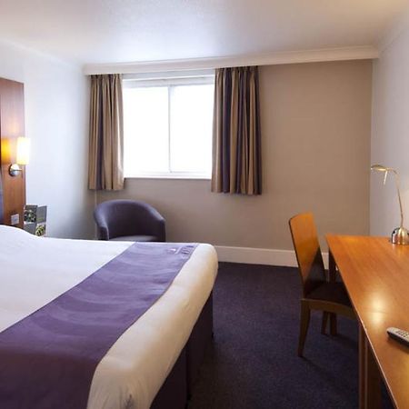 Premier Inn Swindon Central Buitenkant foto