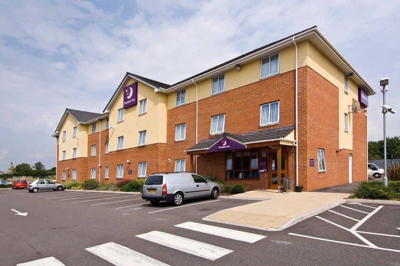 Premier Inn Swindon Central Buitenkant foto