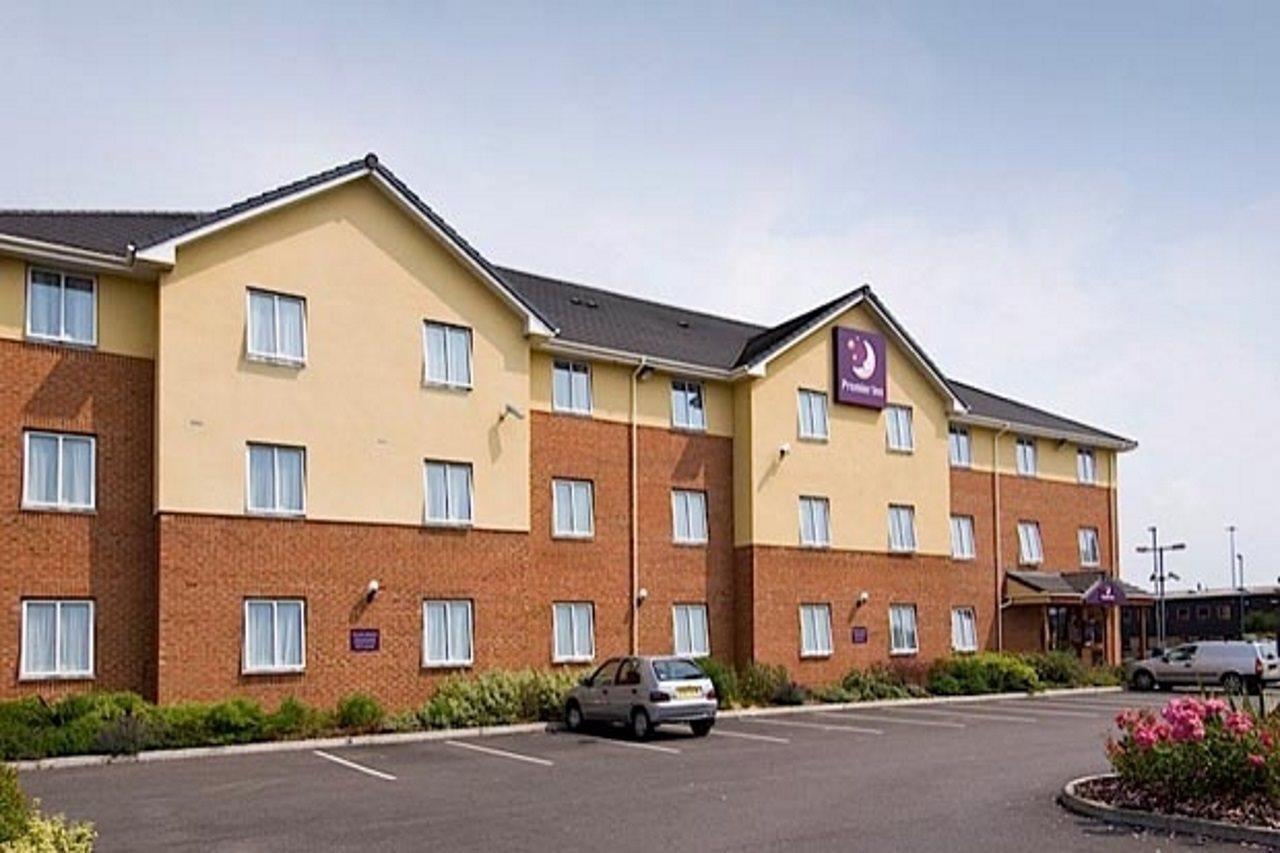 Premier Inn Swindon Central Buitenkant foto