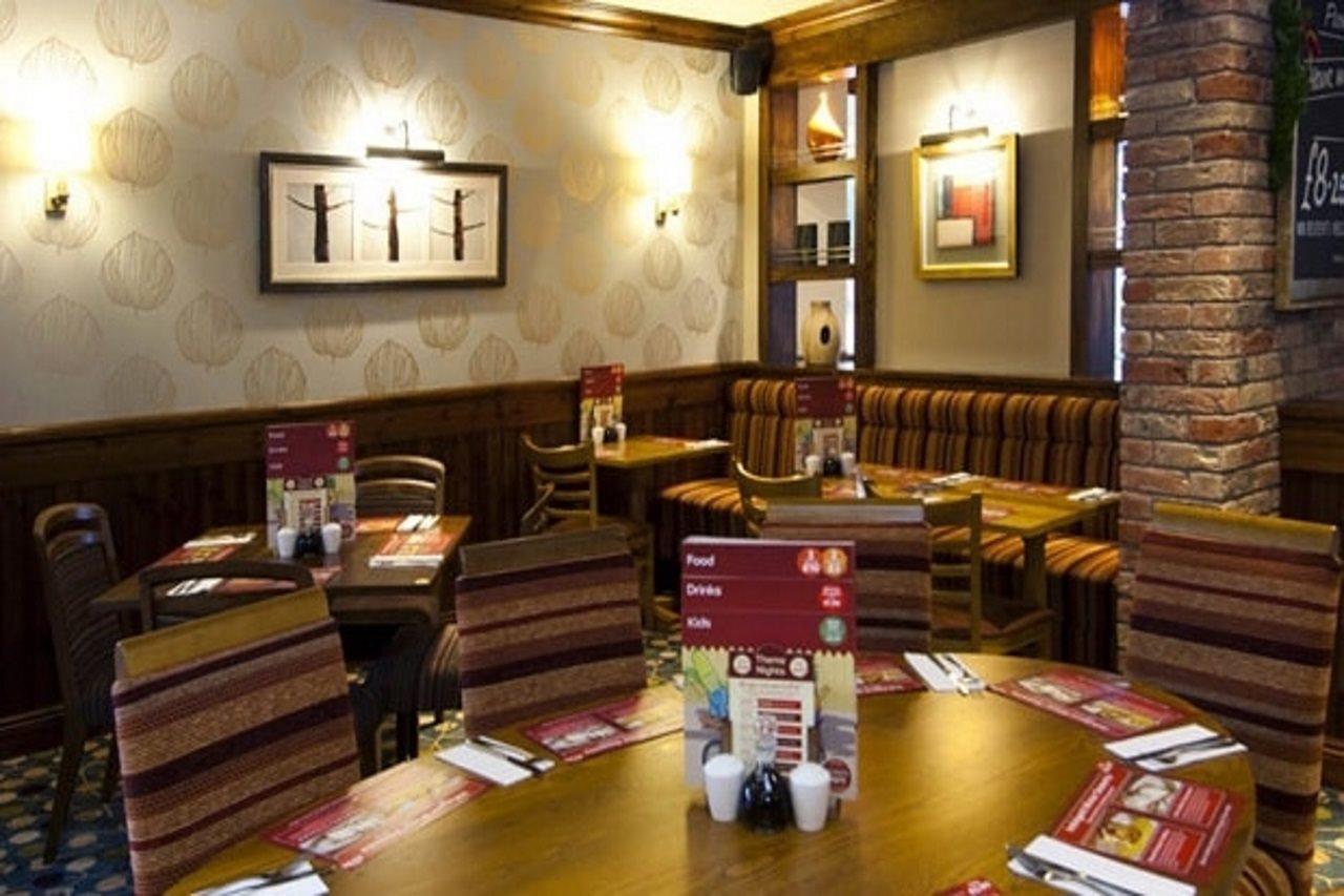 Premier Inn Swindon Central Buitenkant foto